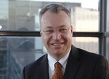 Trotz grimmigen Quartalsergebnis sieht CEO Stephen Elop auf dem richtigen Weg - mit den Lumia-Geräten wurde der Anfang gemacht. 