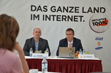 ÖIAT-Vorstand Ronald Hechenberger und 3CEO Jan Trionow haben heute in Wien die AKtion 100% vorgestellt, die bisherige Internet-Abstinenzler ins Netz bringen soll. 