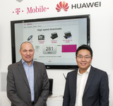 T-Mobile-CTO Rüdiger Köster und Daniel Zhou, CEO Huawei Österreich, dem Hardwarepartner von T-Mobile, bei der Vorstellung von LTE-Advanced.