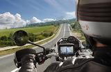 Motorrad-Enthusiasten führt der TomTom Rider auf die kurvenreichsten Strecken. (Foto: TomTom)