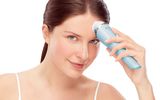 Die Philips Gesichtsreinigungsbürste VisaPure ermöglicht eine sanfte und gleichzeitig gründliche Reinigung der Haut... 