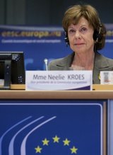 EU-Kommissarin Neelie Kroes stellt klar: Das Ende von Roaming bleibt das Ziel. 