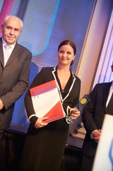 Gorenje Österreich-Chefin Sandra Lubej nahm die Superbrand-Auszeichnung für Gorenje entgegen. 