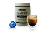 Der Blue Mountain Jamaica Kaffee ist einer der exklusivsten der Welt. Er wird nicht wie herkömmlich in Säcken, sondern in schwarz bedruckten Holzfässern verpackt. So auch der cremesso Jamaica Blue Mountain, der im Miniaturholzfass erhältlich ist.