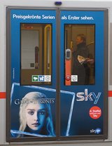 Bei der österreichweiten Kampagne kommen bis 2. März umfangreiche Maßnahmen zum Einsatz: Out-of-Home (wie hier auf einer U-Bahn), Print und Online.