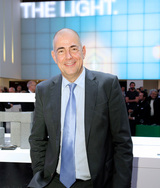 Ulrich Schumacher, CEO der Zumtobel Gruppe, hat den Spar-Stift gezückt. 
