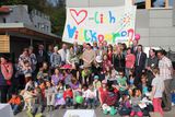 In der Hinterbrühl (NÖ) wurden drei neue SOS-Kinderdorf Häuser eröffnet. BSH Österreich sorgte für die Hausgeräte-Ausstattung. (Foto: Cristina Melania Meles)