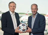 Neo-Kooperationspartner: Gerald Mondl von Sky (li.) und Adil Raihani vom Flughafen Wien. (©Sky)