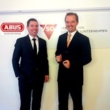 ABUS Austria Geschäftsführer Thomas Ollinger (li.) mit Thomas Forstner, Generalsekretär des VSÖ.