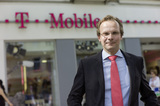 T-Mobile CEO Andreas Bierwirth will mehr vom Kuchen. Mit einem neuen Markenauftritt, neuer Tarifwelt und dem 