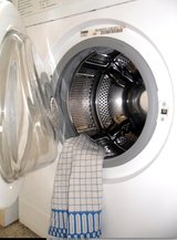 Laut einer Studie des deutschen Umweltbundesamtes gehen große Hausgeräte wie zB Waschmaschinen „etwas schneller kaputt als früher“. (Foto: Luise Pfefferkorn/ pixelio.de)