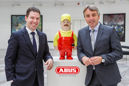 ABUS-GF Thomas Ollinger (li.) und bauMax-GF Thomas Marx setzen große Hoffnungen in das neue Verkaufskonzept.
