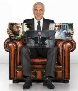 Die neue Marketingkampagne zeigt Hans Krankl, wie er Filme und Serien als Erster im TV sieht – natürlich mit Sky.