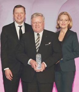Bose-GF Anton Schalkamp (Mitte) nahm die Auszeichnung zur „Besten Produktmarke” entgegen.