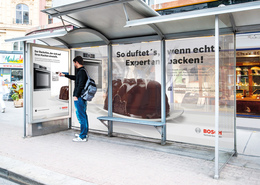 Für die Imagekampagne zu den Backöfen der Serie 8 gibt es jetzt eine Draufgabe: Zwei Haltestellen der Wiener Linien werden 