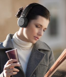 Der On-Ear-Kopfhörer RP-BTD5 von Panasonic steht für das neue Freiheitsgefühl beim Musikgenuss – ohne Kabel, perfekt für Unterwegs und einfach in der Bedienung.