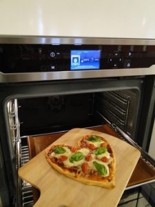 Das neue Einbau-Backrohr BES 14130 X soll mit seiner Pizza-Funktion für italienisches Flair sorgen. 