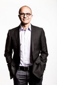Microsoft CEO Satya Nadella schwingt die Axt. Der Softwarekonzern will sich von bis zu 7.800 Mitarbeitern – vor allem im Mobilfunkbereich – trennen.