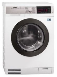 Gezeigt wird auch der AEG ÖkoKombi Plus – „der einzige Waschtrockner mit Wärmepumpe“, wie der Hersteller erläutert.