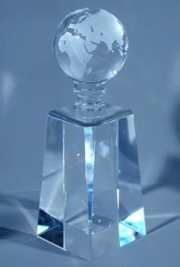Der KNX Award zeichnet weltweit herausragende KNX Projekte in der Haus- und Gebäudesystemtechnik aus – jeder Gewinner erhält den begehrten KNX Pokal. (©KNX Association)
