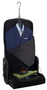 . Der Student hat den „C38 –Carry-On Luggage Trolley“ entwickelt, einen Koffer, der Anzüge knitterfrei von A nach B bringt. 