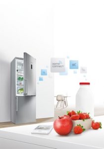 Neue NoFrost-Kombinationen bilden einen Schwerpunkt von Bosch auf der IFA. Und bei Geräten mit Home Connect informieren Kühlschrankkameras  unterwegs über den aktuellen Lagerstand.