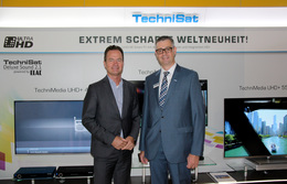 Gunter Kürten, Geschäftsführer von ELAC Electroacustic GmbH, und Stefan Kön, Geschäftsführer von TechniSat Digital GmbH, am TechniSat IFA-Stand. (©TechniSat)
