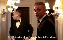 Das Cafe Royal Testimonial Robbie Williams gibt den Österreichern am Tag des Kaffees in einer Botschaft einen Geheimtipp mit auf dem Weg. 