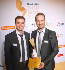 Markus Kreisel (li.) und Christian Schlögl durften sich über den Energy Award 2015 in der Kategorie „Mobilität” freuen. (©Kreisel Electric GmbH)