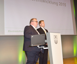 Die EP:Geschäftsleiter Jörn Gellermann (li.) und Michael Hofer präsentierten den Industriepartnern beim traditionellen Kick-Off die Vorhaben für 2016.  
