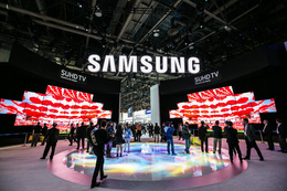 Das neue SUHD TV Line-up mit derQuantum dot-Bildtechnologie bildet eines der Highlights beim CES-Auftritt von Samsung.
