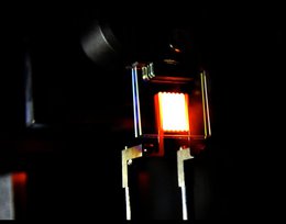 Dank Nanotechnologie könnte es möglich sein, dass die klassische Glühbirne ein Comeback erlebt, wie MIT-Forscher nun herausgefunden haben. (Screenshot MIT)