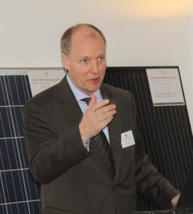 GF Markus König stellte beim Kick-Off-Event die neuen Tools von Suntastic.Solar vor.  