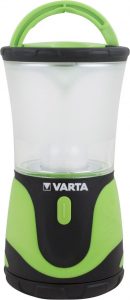 Und auch die zwei Outdoor Sports Lanterns (im Bild die größere Outdoor Sports Lantern 3D) in zwei verschiedenen Größen, Farben und Leistungsstärken gibt’s neu von Varta. 