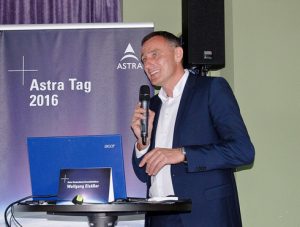 ASTRA-GF Wolfgang Elsäßer darf sich mit nunmehr 2,12 Mio. (60 %) der 3,57 Mio. TV-Haushalte erneut über eine erfolgreiche Entwicklung des Satelliten in Österreich freuen – und glaubt, dass der Plafond mittelfristig mit 2,5 Mio Haushalten erreicht sein wird.   
