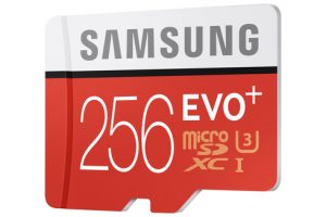 Die EVO Plus 256GB MicroSD punktet neben der enormen Kapazität auch mit einer Schreib- und Lesegeschwindigkeit von bis zu 95 MB/s sowie einem Vierfachschutz gegen Wasser, Temperatur, Röntgenstrahlen und Magnetfelder.