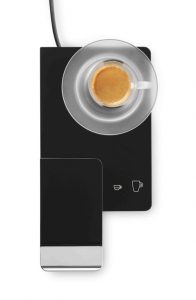 illy hat kürzlich die neue Y5 Iperespresso „Espresso & Filterkaffee“ Kaffeemaschine gelauncht, die dem Konsumenten nicht nur die Möglichkeit gibt, zu Hause perfekten Espresso herzustellen, sondern auch Filterkaffee.