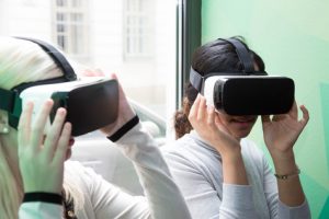 Der Einsatz von Virtual Reality wird das Marketing langfristig verändern, da man damit komplett neue Erlebniswelten schaffen kann, ist man bei Samsung überzeugt. 