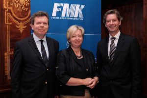 Lothar Roitner, Vizepräsident des FMK, FMK-GF Margit Kropik, und FMK-Präsident Matthias Baldermann präsentierten heute die Daten zum Mobilfunkmarkt 2015.