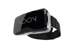 Die NOON VR-Brille ist ab sofort bei Omega erhältlich und macht Virtual Reality erstmals für breite Kundengruppen zugänglich. (©NOON VR)