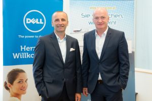 DELL General Manager für Österreich und die Slowakei Pavol Varga und Omega-Geschäftsführer Günter Neubauer anlässlich des 3-jährigen Bestehens der erfolgreichen Partnerschaft.