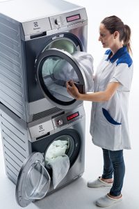 Die myPro Waschmaschinen und Trockner ersetzen sechs Haushaltgeräte, wie Electrolux Professional sagt ... 