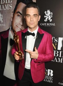 Robbie Williams wurde mit dem BRITs Icon Award für sein Lebenswerk ausgezeichnet. Die Schweizer Kaffeemarke Café Royal, für die Williams schon länger als Markenbotschafter fungiert, war mit dabei.