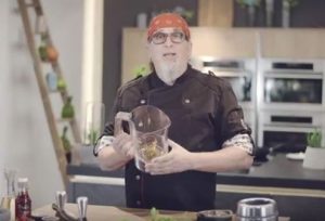 TV-Koch Stefan Marquard zeigt in einem Video das Können des GourmetPro SB 9300 indem er einen „Popeye & Olivia“ zubereitet.
