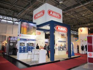 Der beeindruckende Messestand auf der Bauen & Energie Wien unterstrich die Position von ABUS als führender Anbieter von Sicherheitstechnik.
