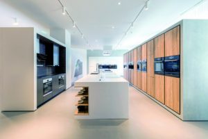Auch Showrooms erhalten Design Awards, wie die Stilarena der BSH Hausgeräte in Wien: Sie machen Marken erlebar. So auch hier in der Markenwelt von Bosch, 