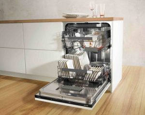 Die Gorenje SmartFlex Geschirrspüler sind mit zwei Geschirrkörben mit maximal beweglichen Elementen und einer Besteckschublade für perfekte Reinigungsergebnisse von bis zu 16 Maßgedecken gleichzeitig ausgestattet. 
