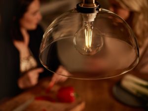 Trotz des gewaltigen Anstiegs der Lichtpunkte (+35% bis zum Jahr 2030) kann dank der LED-Technologie mit enormen Einsparungen gerechnet werden. Aufgrund des dekoraktiven Aspekts sind LED Filament Lampen besonders beliebt.