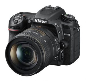 Nikon hat die neue D7500 für Juni angekündigt. Sie soll dieselbe Bildqualität wie die D500 in einem kleineren Gehäuse bieten. 