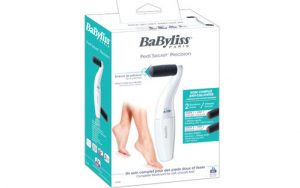 Die elektronische Fußfeile von BaByliss „Pedi‘-Secret Precision“ sorgt für glatte Haut an den Füßen.
